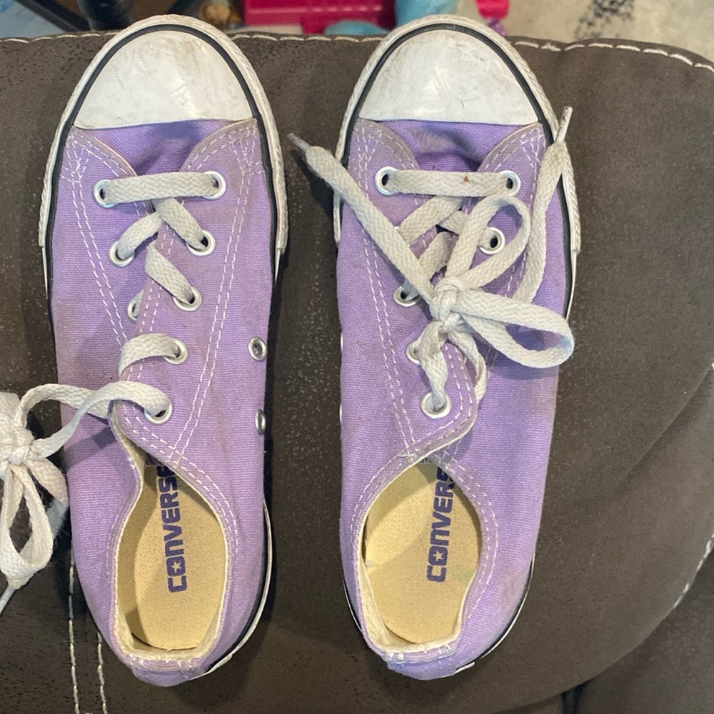 Girls converse